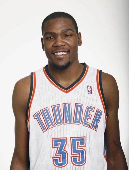 弹无虚发！小卡特三分命中 魔术开场4中4打停尼克斯（小卡特三分手起刀落，魔术开局4投4中迫使尼克斯暂停）