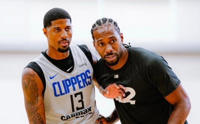 沙拉维谈续约：我们还得再谈谈，看看接下来会发生什么（沙拉维谈续约：仍需协商，静观其变）