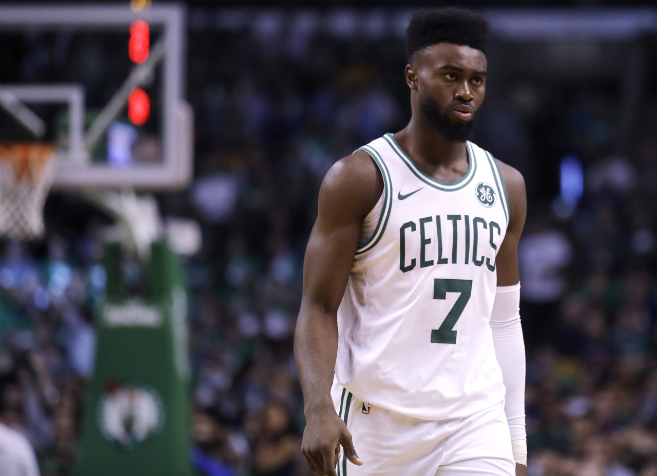 威少半场数据解析：高效与失误并存（威少半场数据解读：效率在线与失误同行）