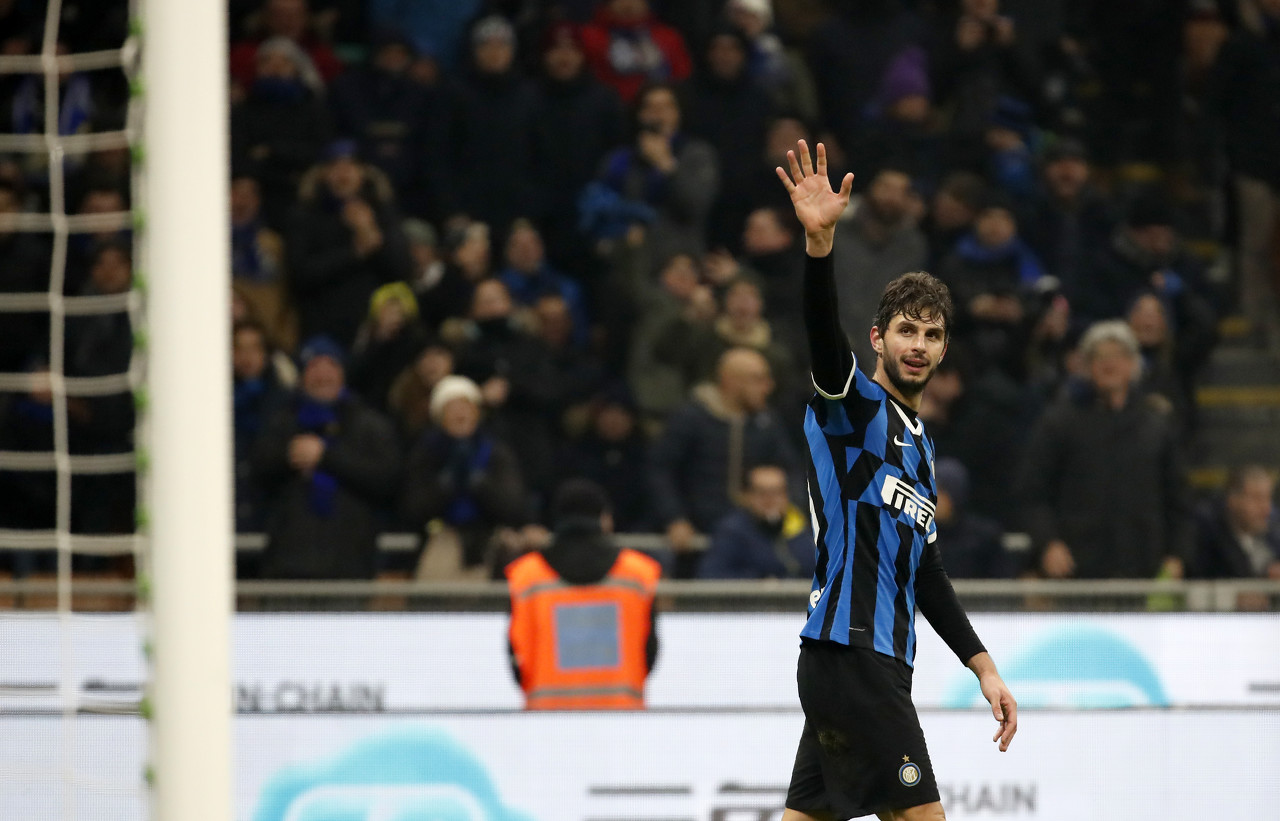 里昂15岁潜力中锋泽科维奇：崇拜哈兰德和DV9的左脚射手（里昂15岁锋线新星泽科维奇：左脚射术出众，偶像哈兰德与DV9）