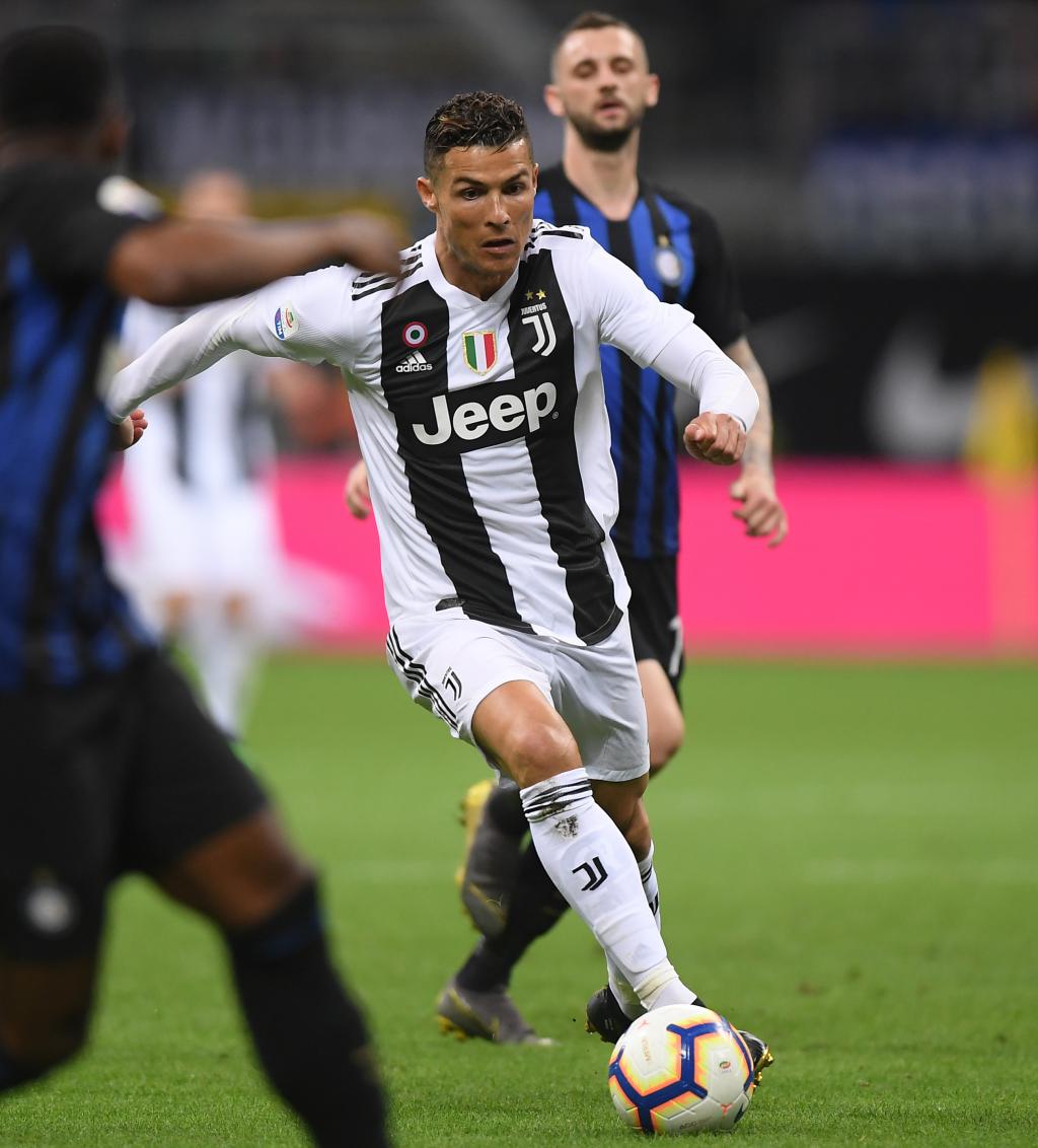 意乙巴里队客场0-5惨败，在返程航班上球迷与球员发生冲突（意乙巴里客场0-5失利，返程航班上球迷与球员爆发冲突）