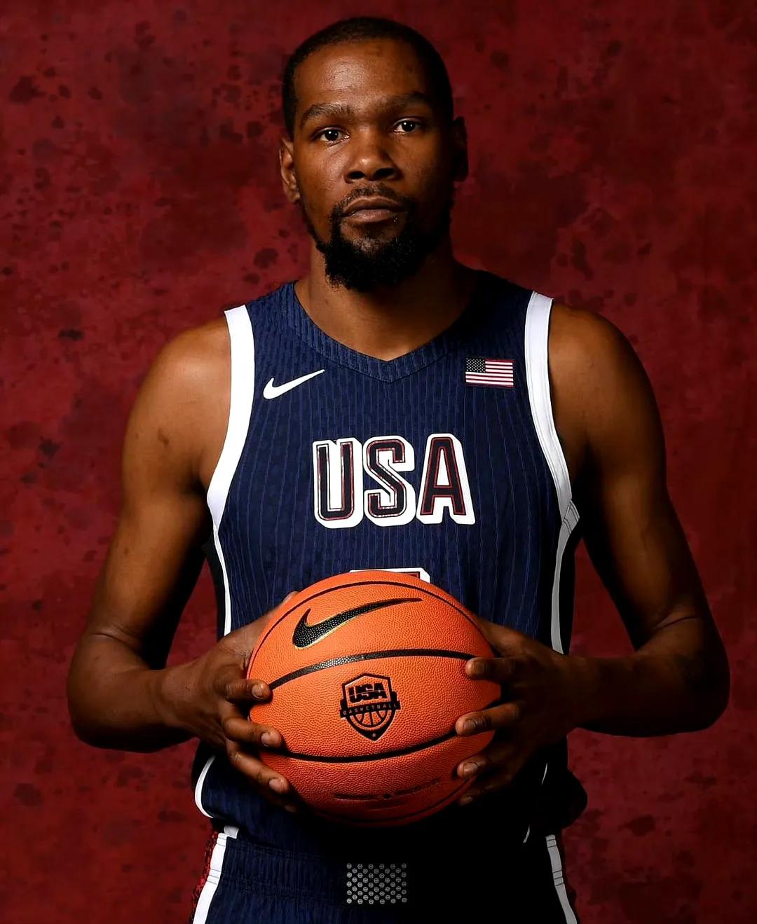 NBA新秀观察：状元秀首战亮眼,（NBA新秀追踪：状元首秀大放异彩）