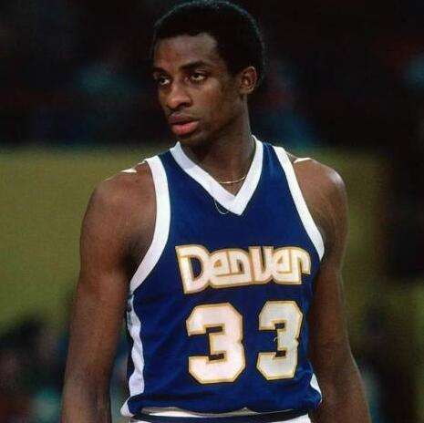 欧冠淘汰赛前瞻：拜仁客战巴黎,（欧冠淘汰赛看点：拜仁做客挑战巴黎）