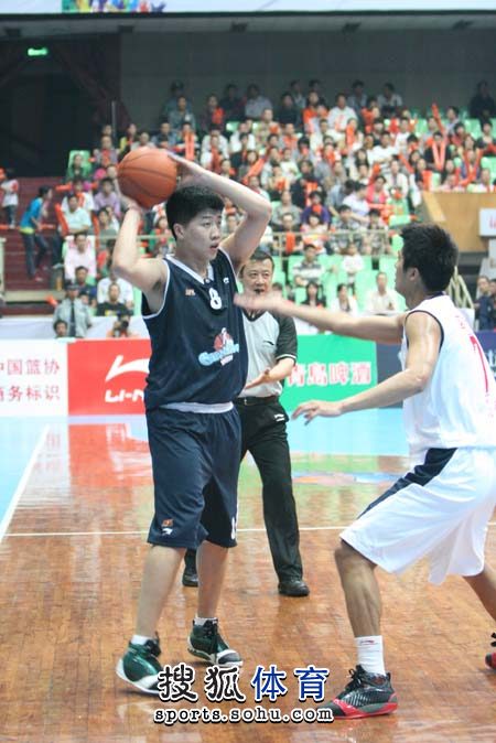 准三双！普里查德全场24投13中得到33分8篮板10助攻（普里查德24投13中轰下33分8篮板10助攻，险些三双）