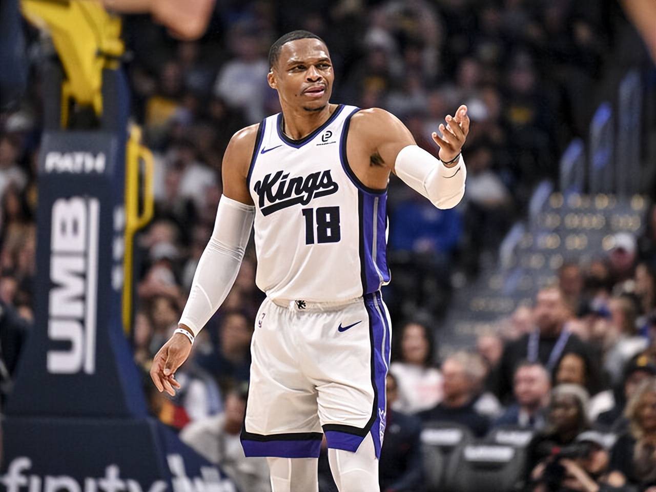 队记：克林根今天未参加完整训练，罗威已经开始恢复训练（随队记者：克林根今日未全程合练，罗威已开启康复训练）