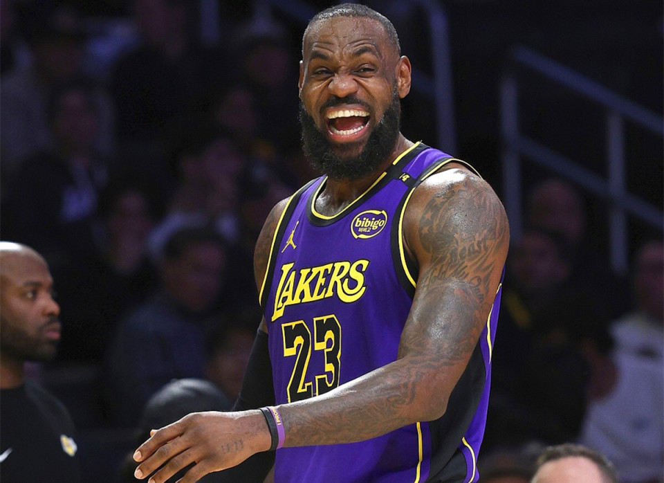 雷迪克：一直请求联盟联系我回应判罚，吹罚标准每晚都在变（雷迪克不满判罚：持续要求联盟回应，吹罚尺度一天一个样）