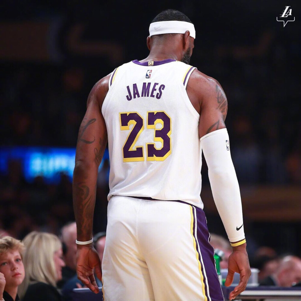 25岁圆神再建功：狂奔压迫 凌空外脚背进空门！16场8球4助（25岁圆神再度发威：狂奔逼抢后外脚背凌空破门，16战8球4助）