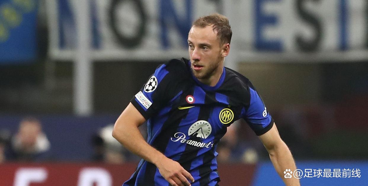 杜兰特关键中投命中，全场欢呼（杜兰特关键时刻中投命中，引爆全场欢呼）