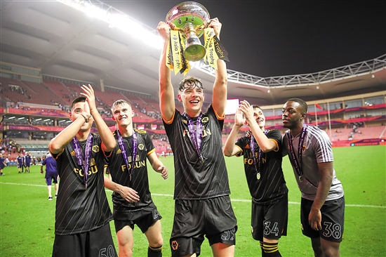 震怒！曝利物浦考虑重罚萨拉赫：内部禁赛 或已踢完红军生涯最后1场（传利物浦考虑对萨拉赫重罚：或内部停赛，恐已踢完红军生涯最后一战）