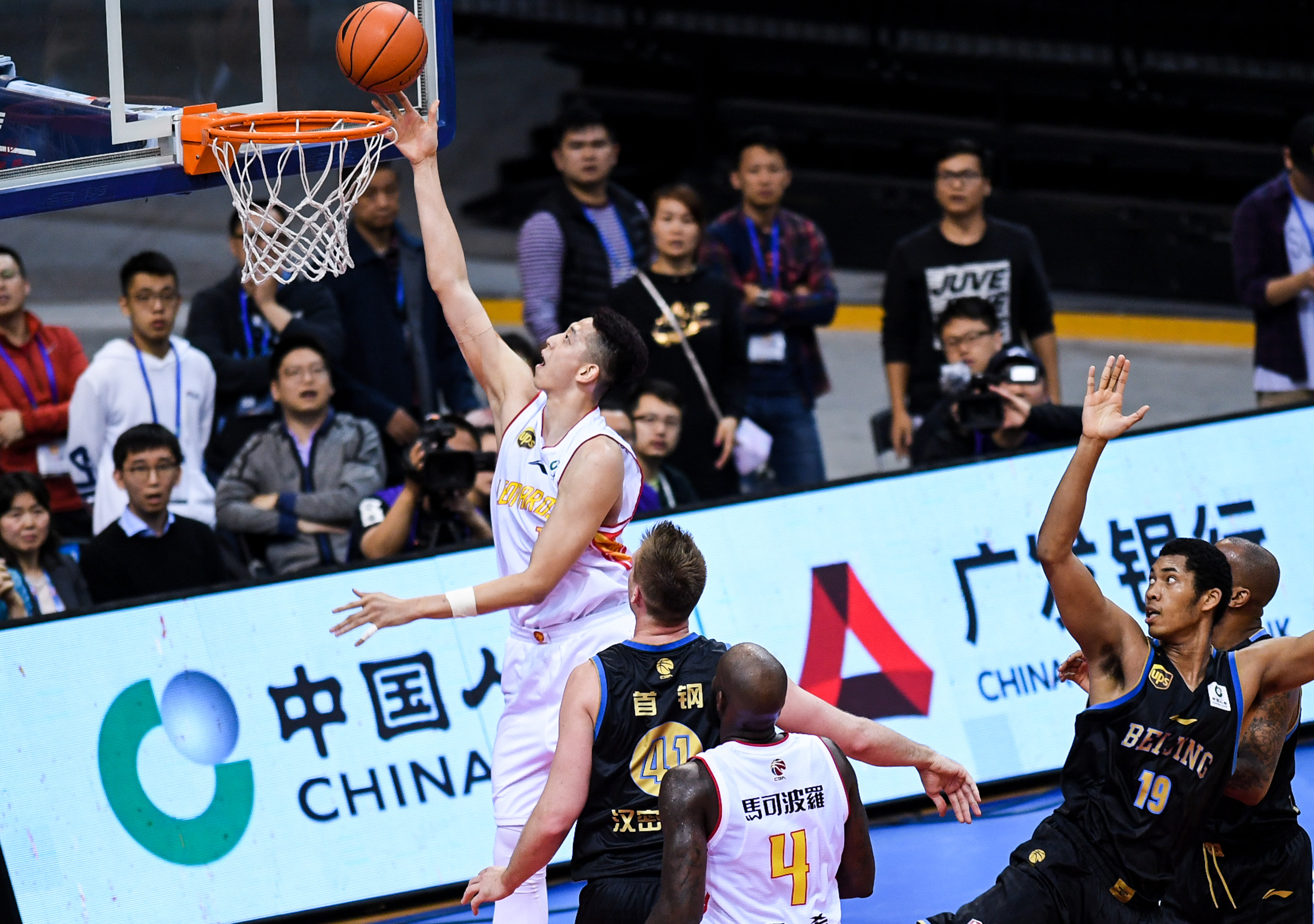 CBA：浙江男篮客场2-1力克辽宁（CBA：浙江男篮客场击败辽宁，系列赛2-1领先）