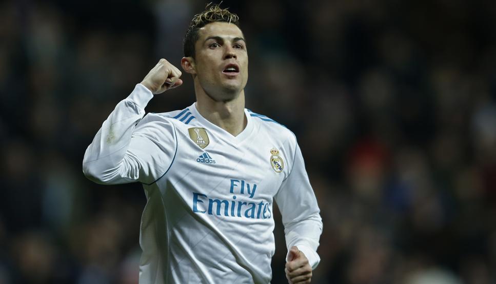 特雷·杨本赛季出战时老鹰2胜5负，缺席时13胜10负（本季老鹰在特雷·杨出场时仅2胜5负，缺阵时反而13胜10负）