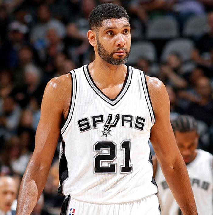 斯玛特退防失误，朱利安·尚帕尼抓住机会（斯玛特回防出现疏漏，朱利安·尚帕尼趁机得手）