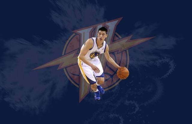 连丢2局！梁靖崑直摇头，孙颖莎耐心给他复盘，王艺迪一旁看热闹（连丢两局，梁靖崑连连摇头；孙颖莎耐心复盘相助，王艺迪在旁观望）