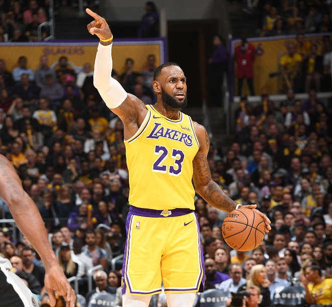 红黑军团的旅程终点：雷乌斯红迪斯与皇家社会的国王杯对决（红黑军团征途谢幕：雷乌斯红迪斯与皇家社会上演国王杯对决）