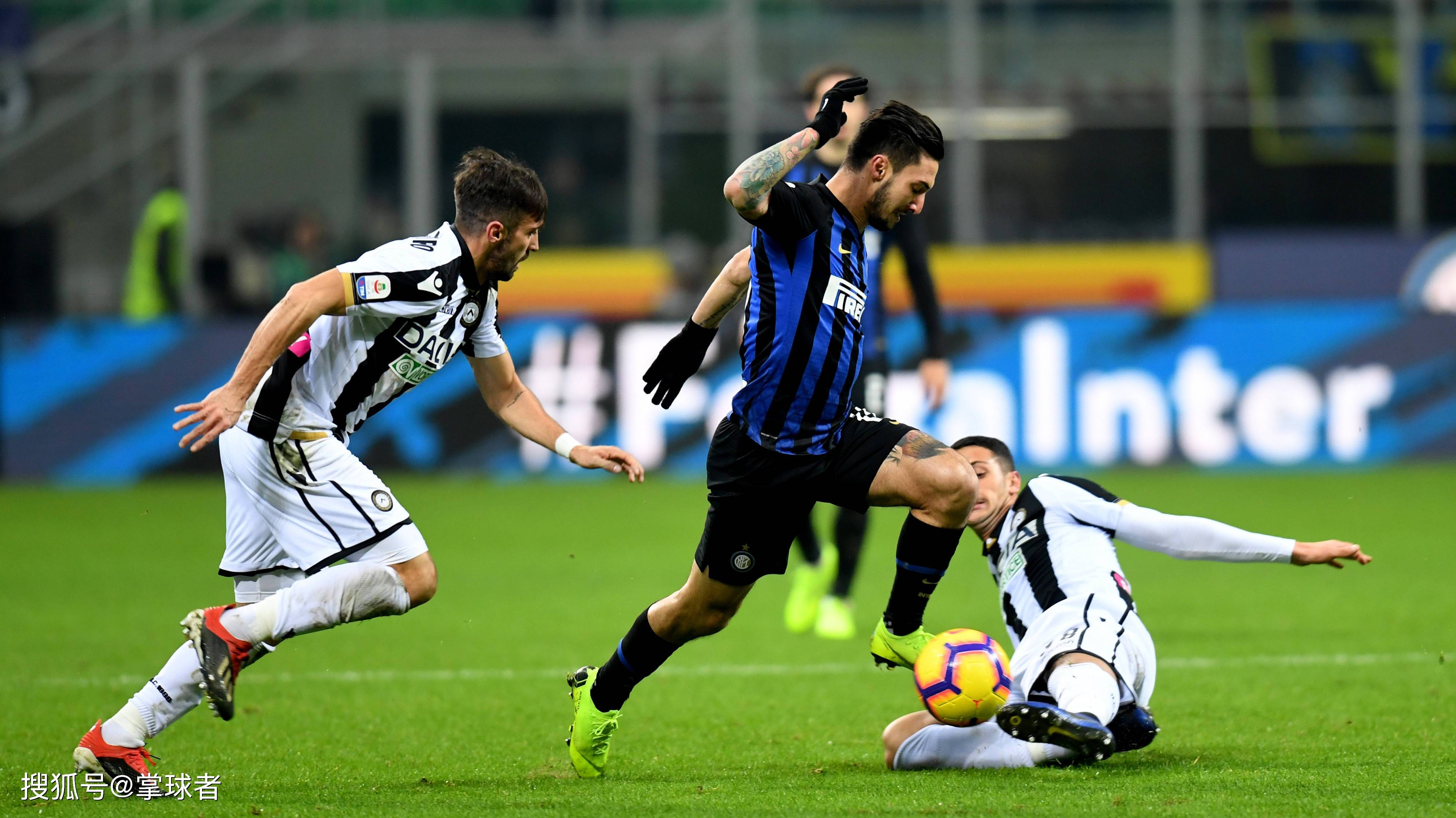 入樽扣篮把全场点燃（炸裂暴扣引爆全场）