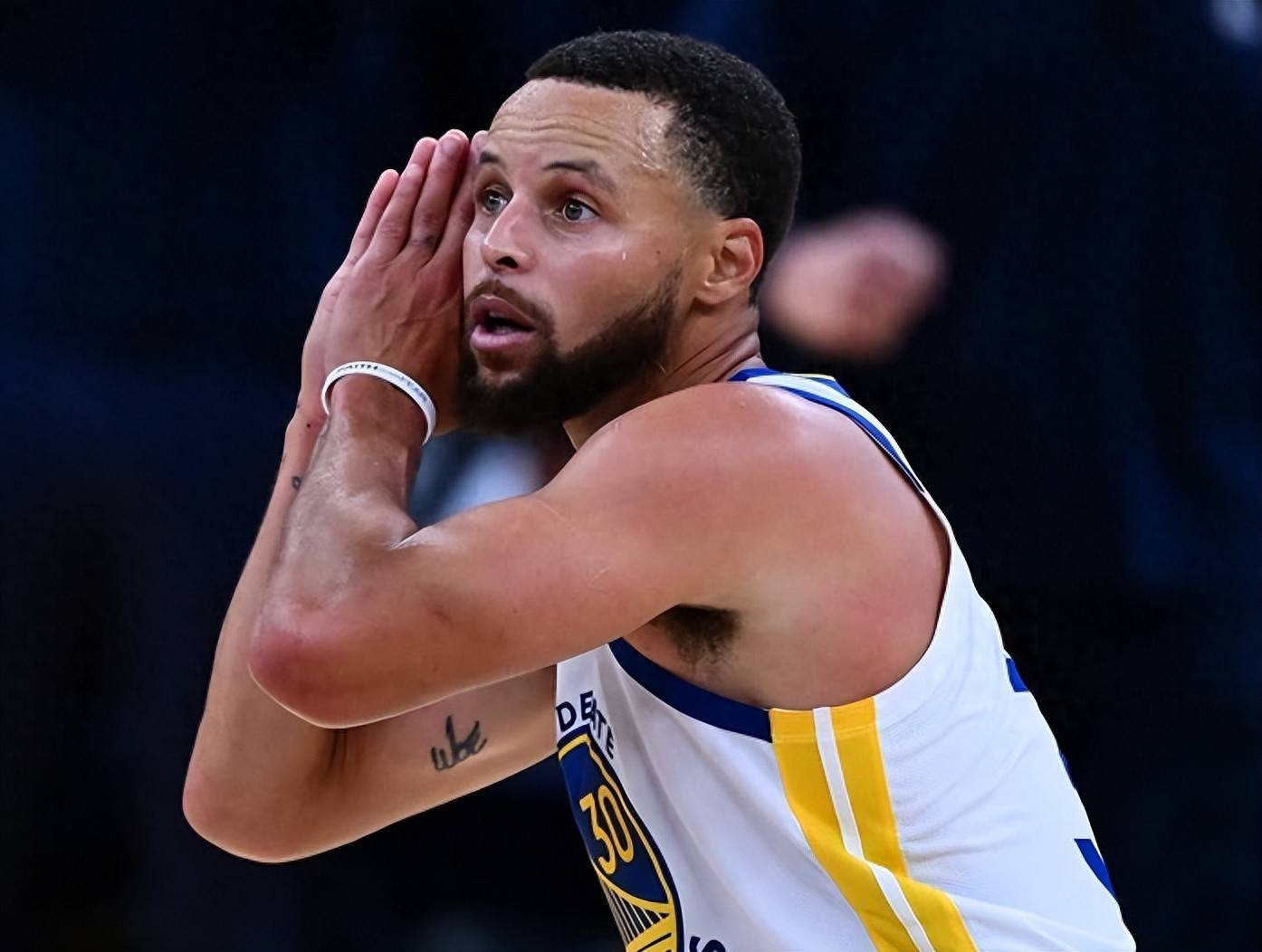 剑指三分，阿森纳晒欧冠赛前海报：萨卡单人出镜（志在三分！阿森纳发布欧冠赛前海报，萨卡独自亮相）