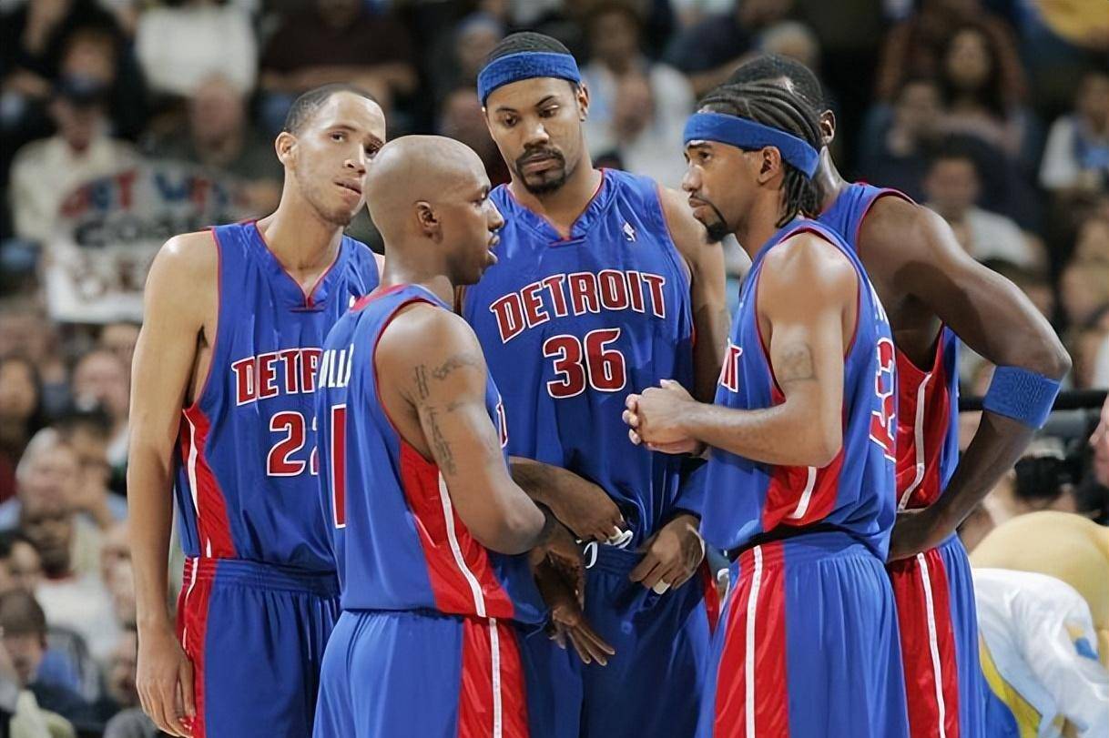 杨瀚森工作室：每一分钟都全力拼抢 每个动作都诠释着对胜利渴望（杨瀚森工作室：分秒必争，动作里写满对胜利的渴望）