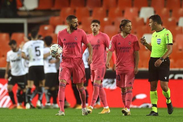 利雅得胜利4-1赛哈特海湾，C罗凌空倒钩破门，菲利克斯传射（利雅得胜利4-1击败赛哈特海湾：C罗倒钩破门，菲利克斯传射建功）