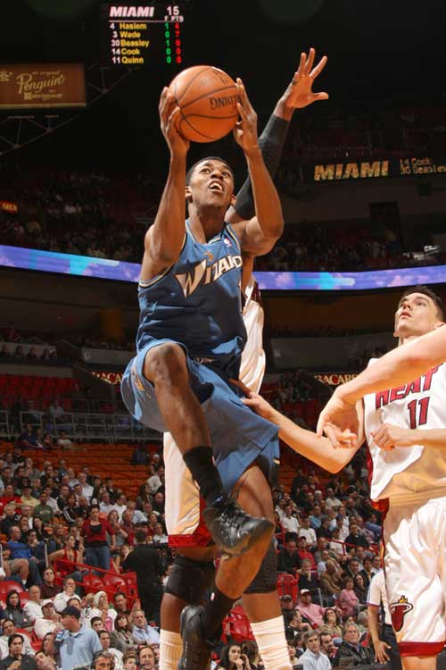 篮球鞋榜单：年度最值得购买的十双（年度十大值得入手的篮球鞋推荐）